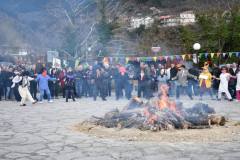 4-ΑΠΟΚΡΙΑΤΙΚΑ-ΔΡΩΜΕΝΑ-ΧΟΡΟΣ-ΓΥΡΩ-ΑΠΟ-ΤΗ-ΦΩΤΙΑ